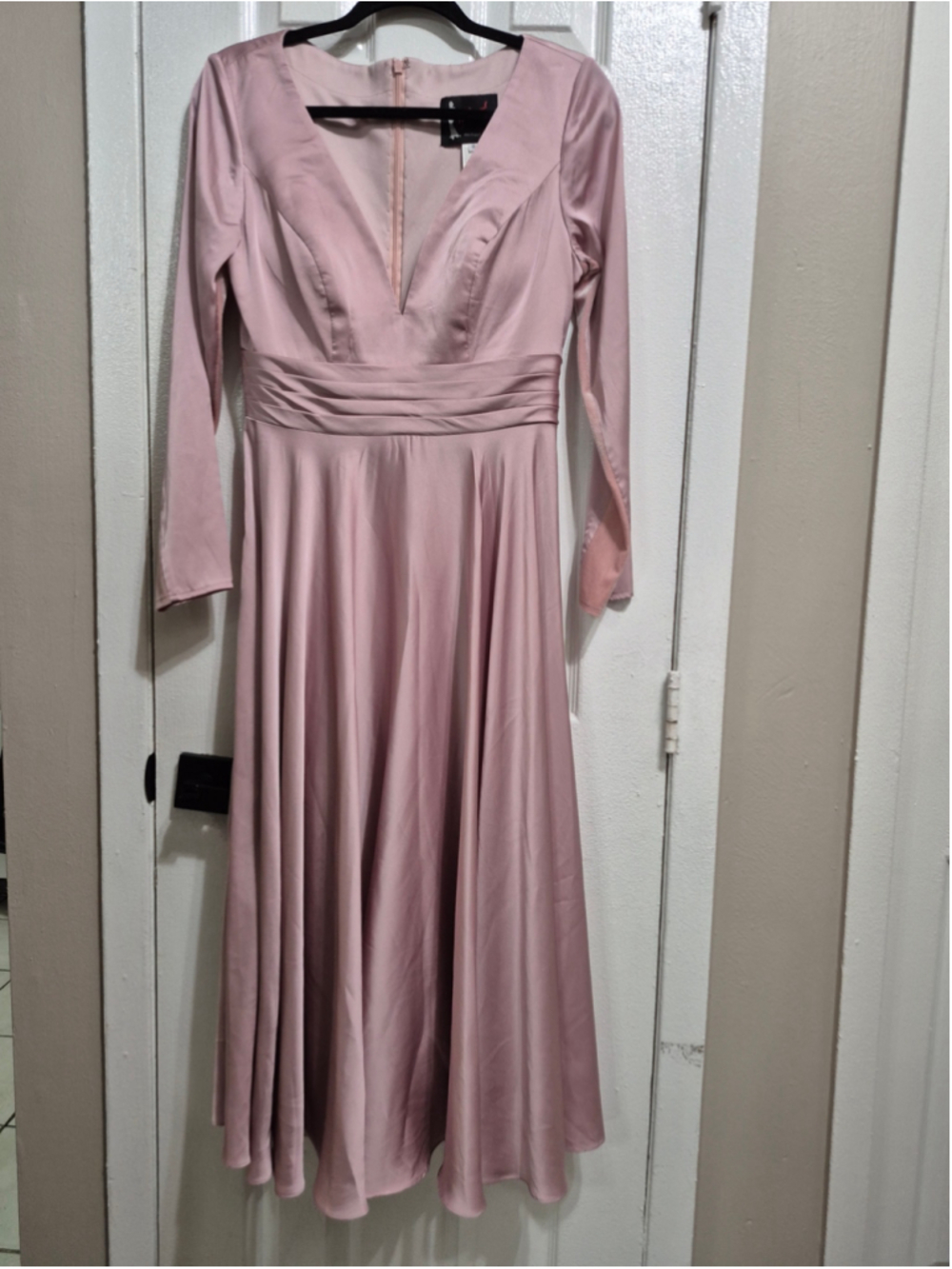 Women's Mac Duggal Pink Long Sleeve V-Neck Satin Dress Size 8